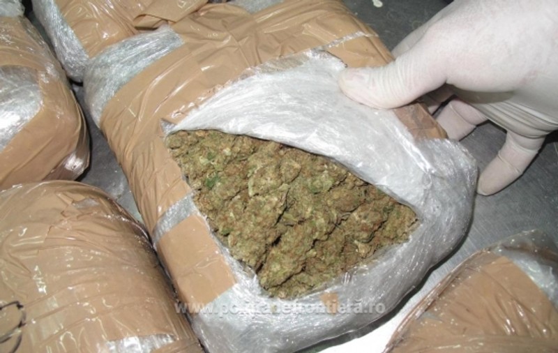 3 kilograme de marijuana au fost găsite la Calafat, în maşina unui cetăţean bulgar