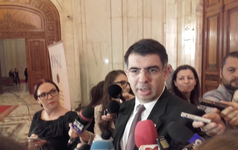 Gîrbovan (UNJR): Ce a căutat un cadru SRI în arhiva SIPA, în 2013? Cazanciuc: A schimbat un bec