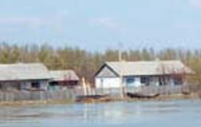Satele din Delta Dunarii sunt inghitite de ape