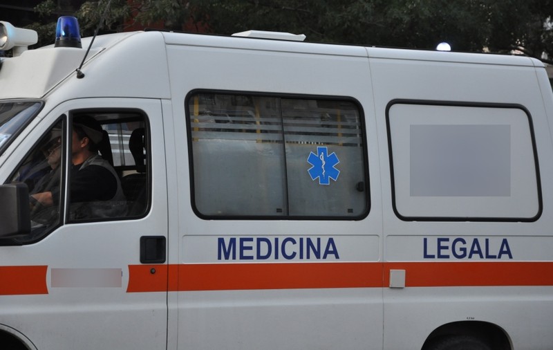 Femeie găsită moartă sub zăpadă în București