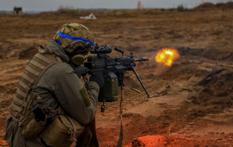 Un soldat belgian din trupele NATO aflate în România, acuzat de tentativă de omor. A strâns de gât un plutonier care îl prinsese la băut