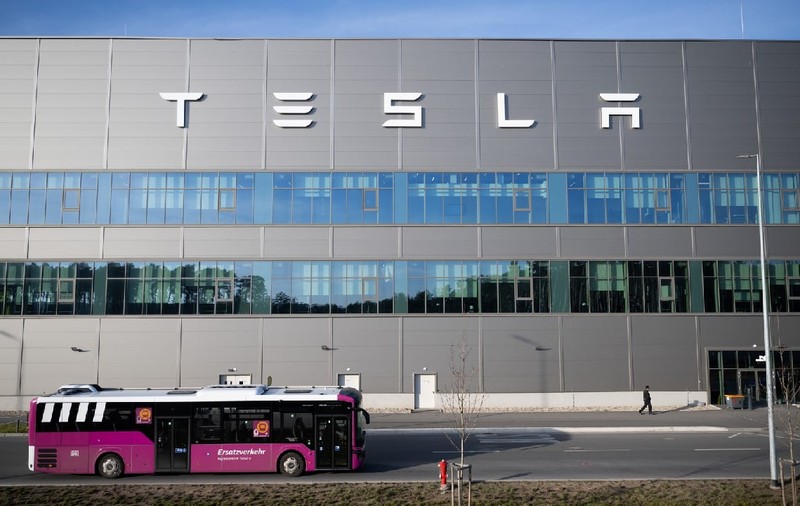 Elon Musk amenință că nu va mai extinde cea mai mare fabrică Tesla din Europa, din cauza unei dispute cu un sindicat