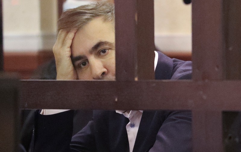 Mihail Saakașvili a fost „otrăvit” cu metale grele.  Fostul președinte georgian „riscă să moară” dacă nu e tratat corect