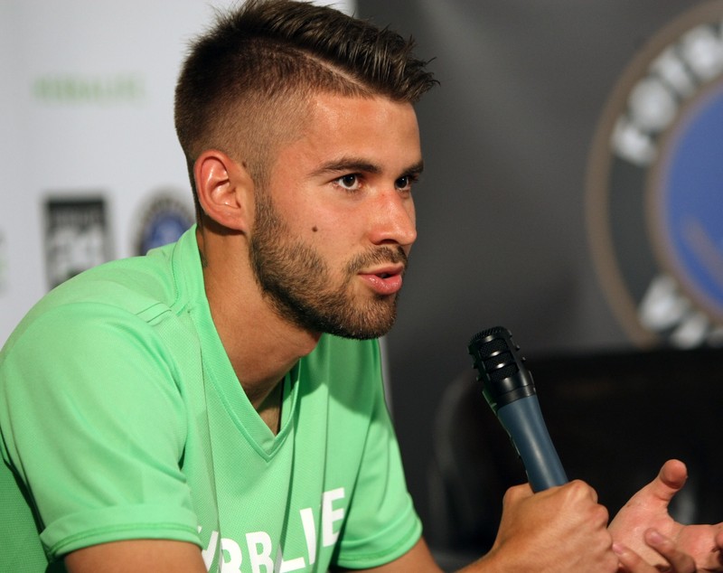 Bogdan Țâru, omul lui Hagi, își face reclamă: ”N-am vicii!” Dar are tatuaj a la Beckham / FOTO