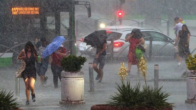 Prognoza meteo AccuWeather pe 7 zile: val de ploi, furtuni și răcire bruscă în România