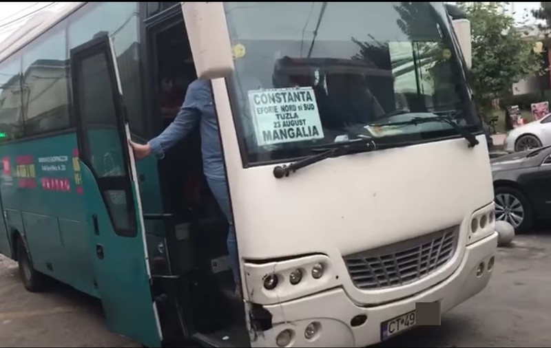 Control cu scandal în Eforie Nord. Șeful OPC Constanța, amenințat de pasagerii unui autobuz plin ochi