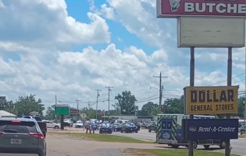 Atac armat într-un supermarket din Arkansas. Două persoane au fost ucise și alte șapte au fost rănite. Atacatorul, rănit grav și arestat