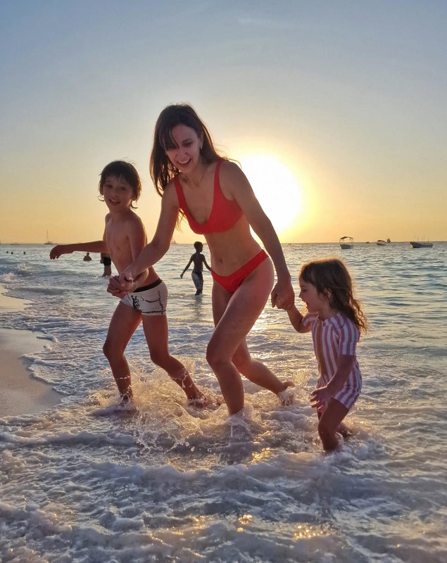 Dana Rogoz, oprită de Poliție în vacanța în Zanzibar: „Ne-au verificat actele”. Cum decurge plimbarea lor de familie