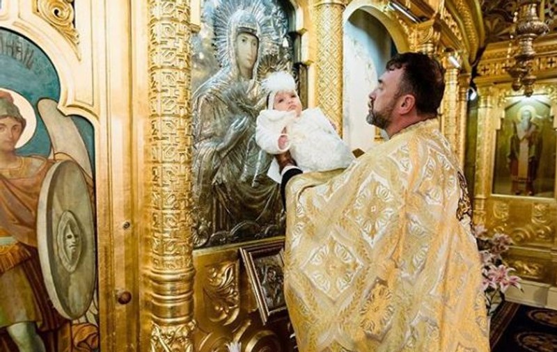 Cele mai tari momente de la petrecerea de botez a fiicei Adelinei Pestrițu. Bruneta a rupt ringul de dans | FOTO