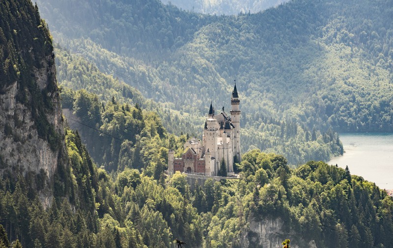 Două turiste, atacate de un bărbat lângă castelul Neuschwanstein din Germania. Una dintre ele a murit