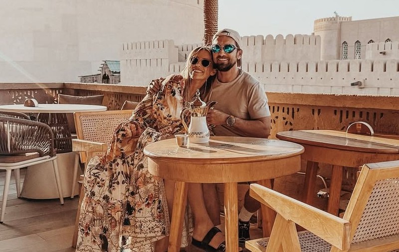Ce au mâncat Dani Oțil și Gabriela Prisăcariu, soția lui, în vacanța de Paște. Dezamăgiți de preparatul primit în Oman: „Ne întoarcem în România”