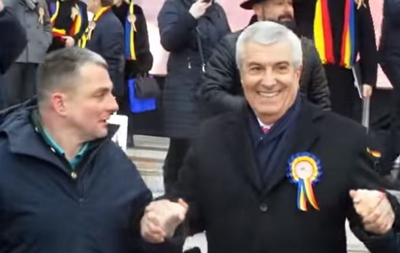 VIDEO | Moment bizar de Ziua Micii Uniri la Focșani. Călin Popescu Tăriceanu a fost strâns de mână de un vrâncean
