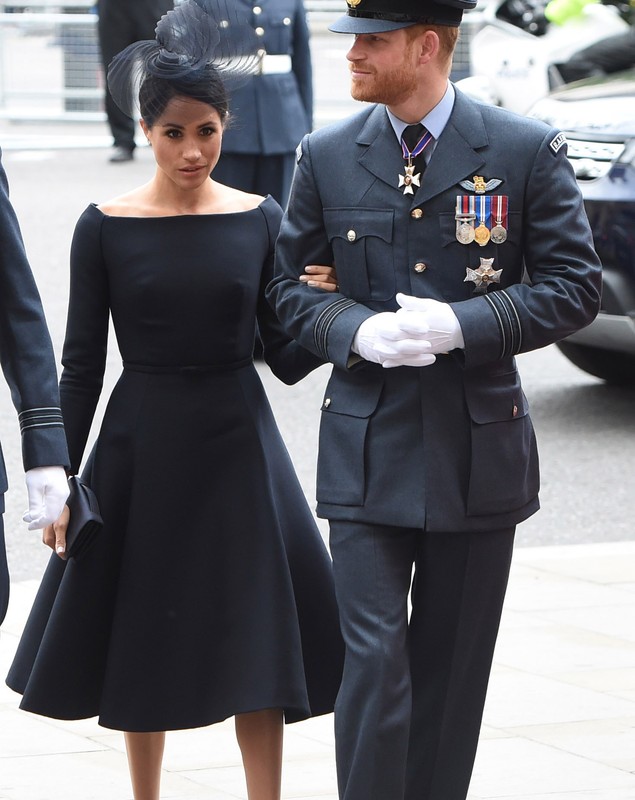 FOTO | Meghan Markle, primul turneu regal alături de prințul Harry. A purtat cinci ținute pe parcursul a 24 de ore
