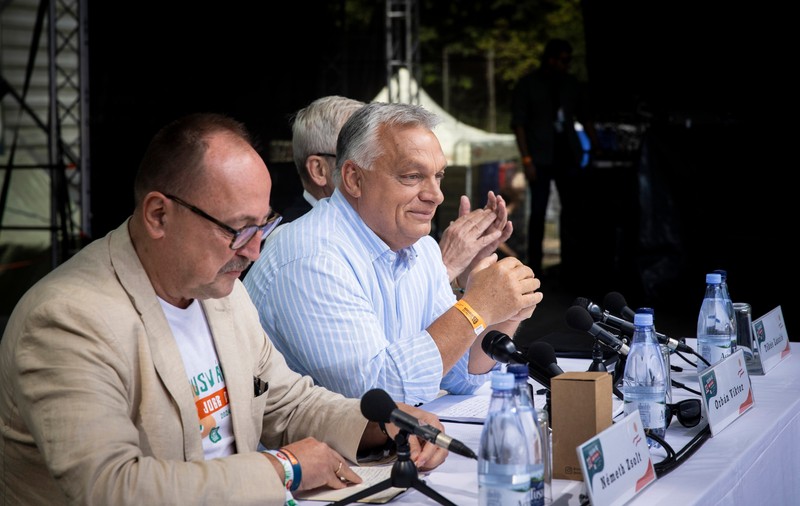 Aflat la Băile Tușnad, Viktor Orban transmite salutări din partea lui Donald Trump: „Trump ante portas”