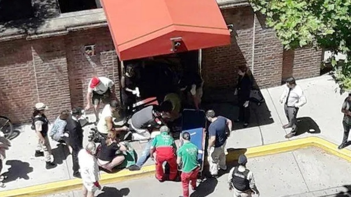 Un milionar englez a fost împușcat în fața hotelului de lux din Buenos Aires unde se cazase. Fiul său a fost și el nimerit de un glonț și se zbate între viață și moarte