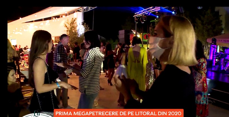 Andreea Esca, filmată cu mască la petrecerea de la mare | Captură: PRO TV