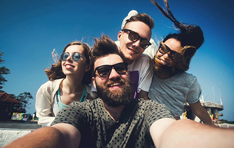 Cine sunt, ce vor şi cu ce probleme se confruntă hipsterii din România. De la „țapul ispășitor” al societății liberale, la micul consumator de droguri recreaționale