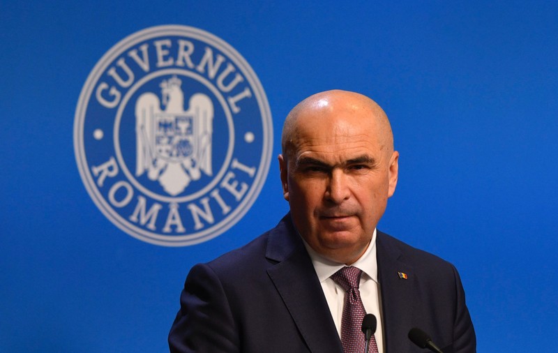 Ilie Bolojan, acuzat de sindicaliștii din Guvern că a încasat „71 de salarii lunare” de la EximBank, în 2007. Ce replică dă Executivul