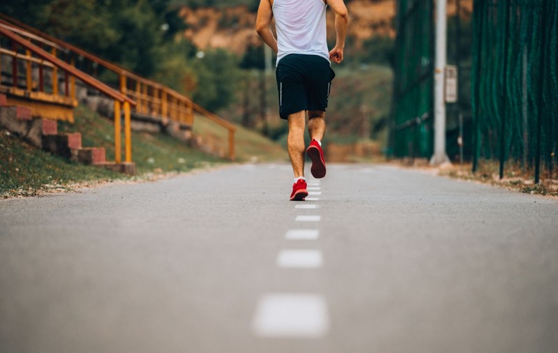 Persoanele care suferă de sindromul „long COVID” ar trebui să evite exercițiile fizice intense | STUDIU