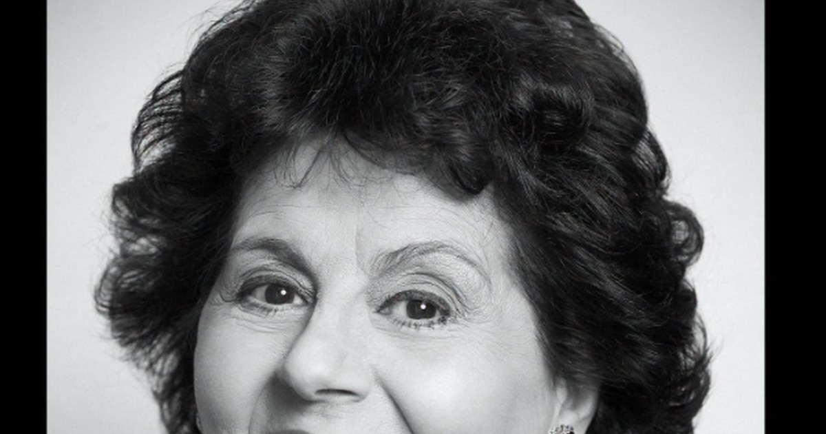 Adela Mărculescu zâmbește într-o fotografie de arhivă
