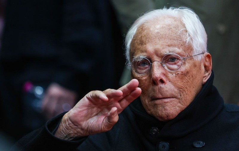 Giorgio Armani, în vârstă de 90 de ani, plănuiește să se pensioneze, dar nu înainte să lase compania pe mâini bune