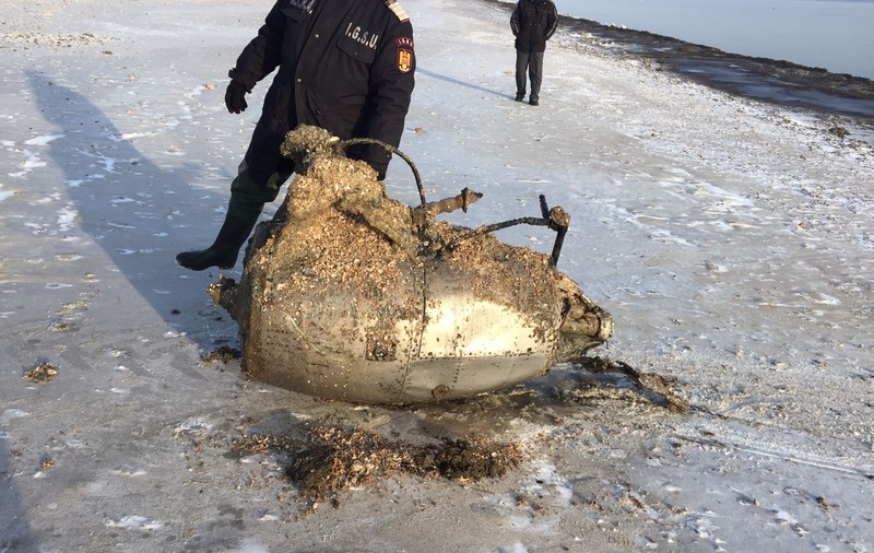 Obiect suspect descoperit pe o plajă din Mamaia FOTO&VIDEO
