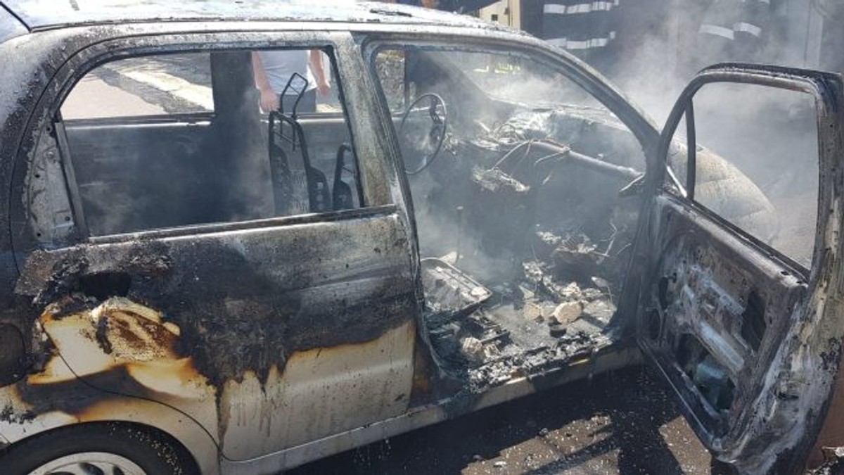 Copil ars în urma unui incendiu dintr-un garaj, în Neamț. Micuțul a fost salvat de către mamă