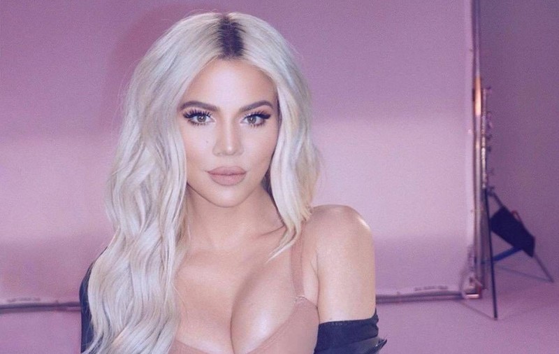Cum s-a revanșat Khloe Kardashian față de tânăra care trebuia să muncească ore extra pentru a-și cumpăra blugi de la firma ei