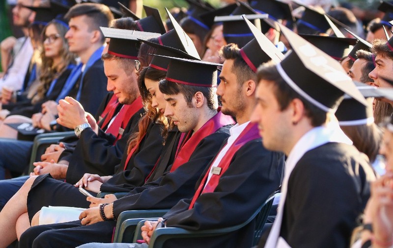 Taxe mai mari pentru studenții români, la universitățile de stat: „Am prieteni care s-au lăsat”