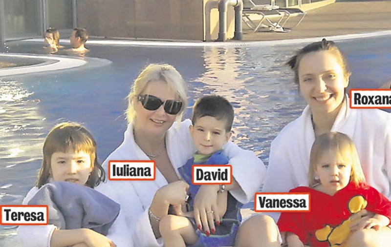 Iuliana Marciuc şi Roxana Iliescu şi-au dus copiii la Aquaworld, în Budapesta