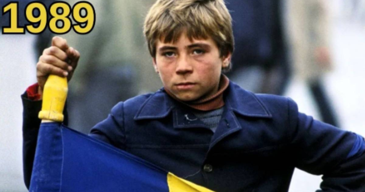 Poză cu Florin Vieru din timpul Revoluției din 1989. Este înfășurat în tricolor și are o jachetă albastră