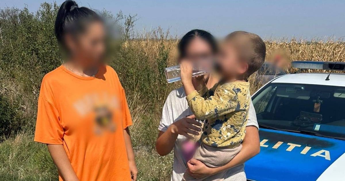 Copilul din Florești care a plecat să vadă lumea, în momentul în care a fost adus de polițiști înapoi la mama sa