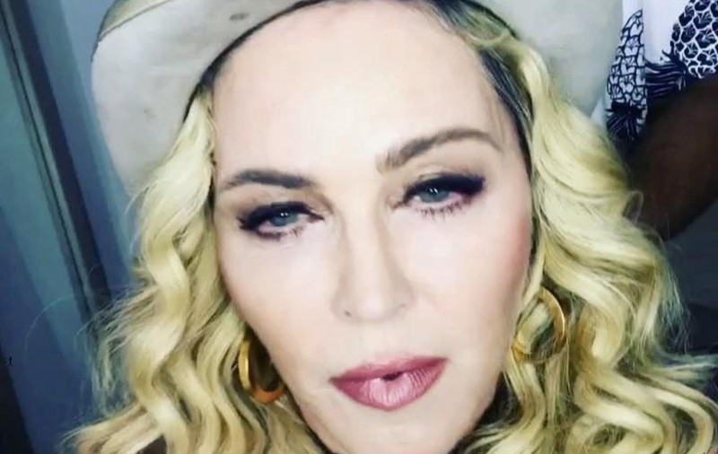 Imaginea cu Madonna și fiica ei a stârnit o adevărată isterie. Și-a etalat în toată splendoarea părul de la subraț