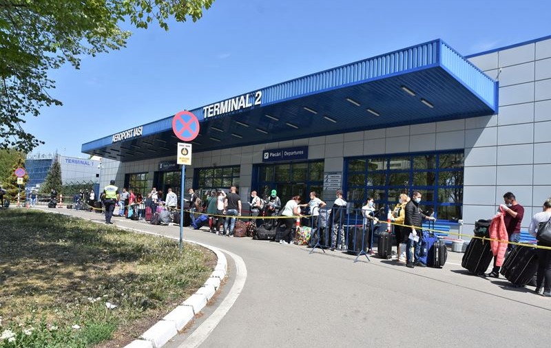O femeie din Ucraina a fost preluată de pe aeroportul din Iași de un echipaj SMURD, după ce a suferit o criză de epilepsie în timpul zborului