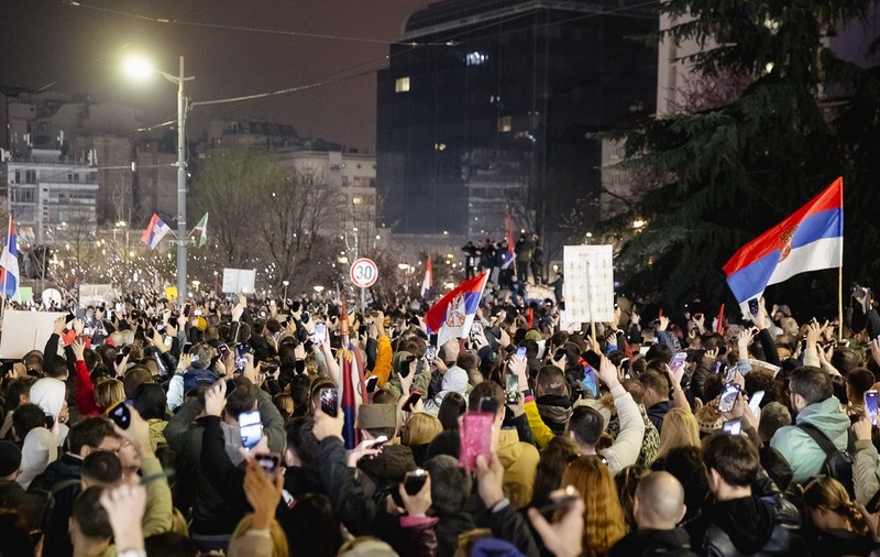 Român la protestul uriaș din Belgrad: „Asta e lupta noastră alături de poporul majoritar!”