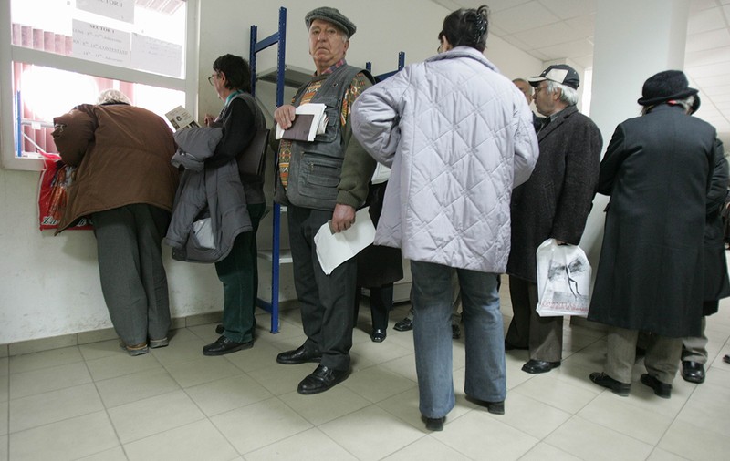Ministrul Muncii, mai tare decât Ordonanța militară. A dat interzis persoanelor de peste 65 de ani în instituţiile Ministerului Muncii