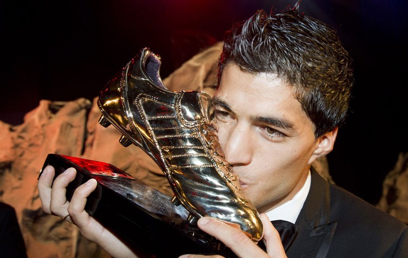 Liverpool l-a achiziţionat pe Luis Suarez de la Ajax