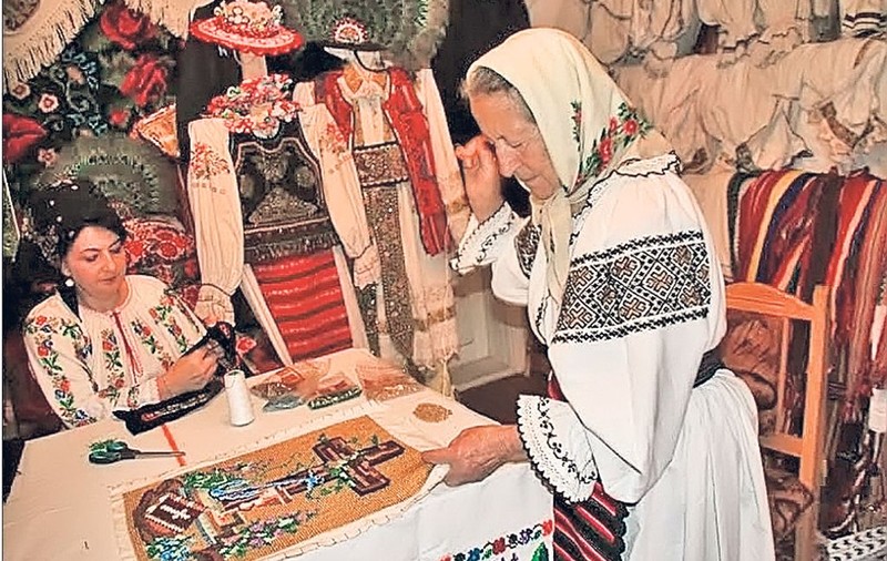 Grecii şi israelienii se închină la icoanele unei bistriţene