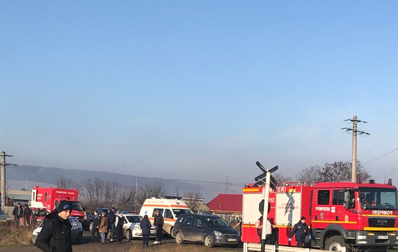O femeie din Vaslui a fost călcată de tren în timp ce încerca să-și salveze curcile de pe șine