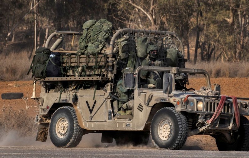 Un grup de hoți a furat echipament militar dintr-o bază militară din California, profitând de incendii