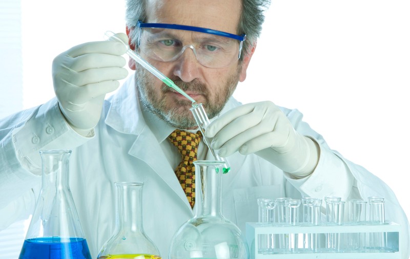 UN SIMPLU TEST de SÂNGE ar putea DEPISTA 13 TIPURI de CANCER