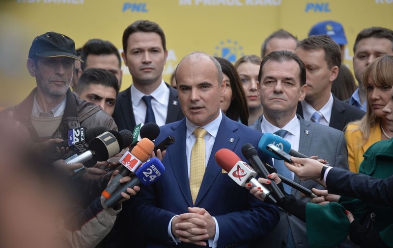 Secretele, trecutul și echilibristica lui Rareș Bogdan, într-un articol plin de informații neștiute, scris de o jurnalistă care a lucrat în redacție cu noul star al PNL!