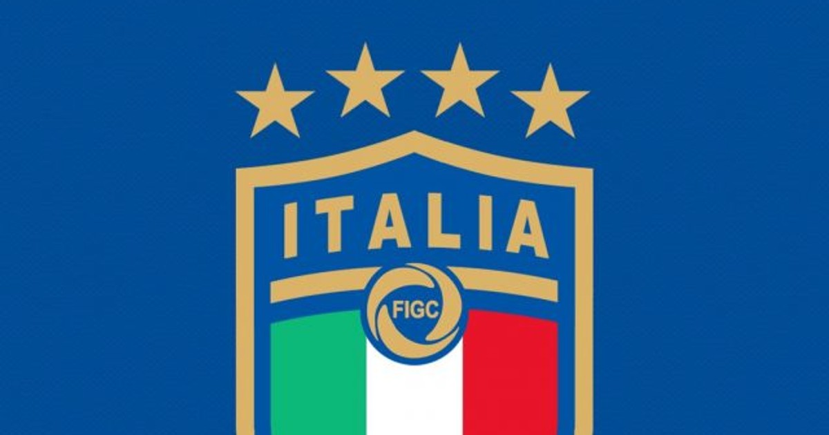 Italienii și-au schimbat logo-ul naționalei pentru a se vedea mai bine cele patru titluri mondiale