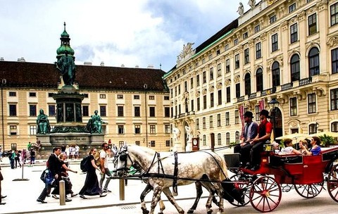 Trăsură cu cai prin Viena, capitala Austriei