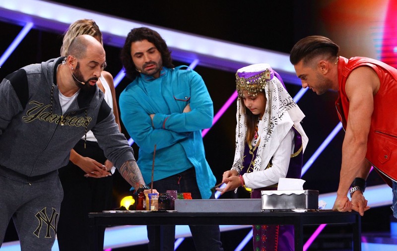 Jurații de la “Next Star” învață cum se face pictura pe apă