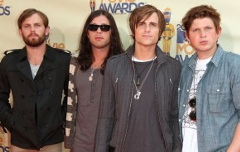 Îmbracă-te ca rockerii de la Kings of Leon!