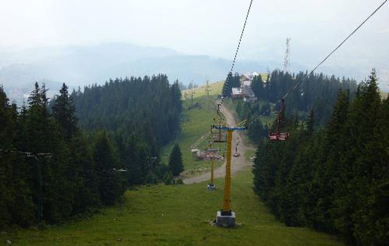 Doi muncitori au căzut de la înălțime în timp ce reparau un telescaun din Munții Parâng