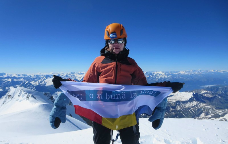 O româncă escaladează unul dintre cei mai periculoşi munţi ai lumii pentru a-i ajuta pe copiii cu boli incurabile