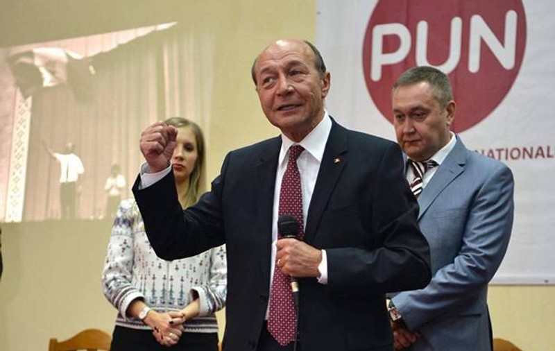 Băsescu nu e de acord cu pensiile speciale pentru primari: ”Indiferent cine are pensii speciale, fură bani!”