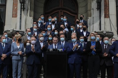Premierul Florin Cîțu, alături de susținătorii săi la anunțul candidaturii | Foto: Octav Ganea/Inquam Photos